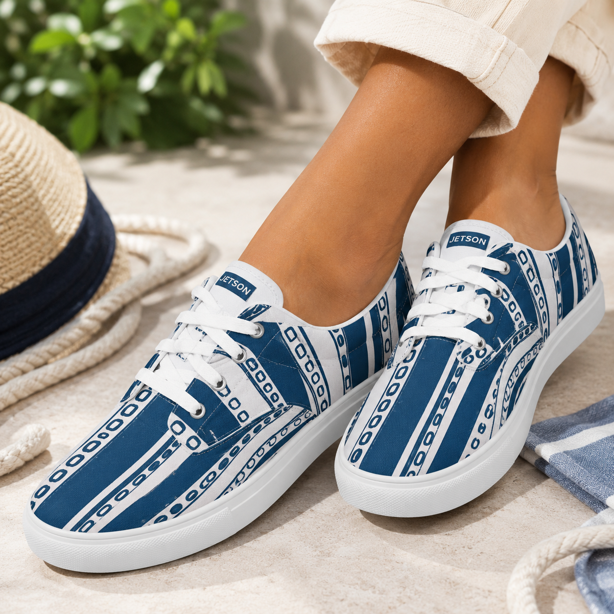 Downward Octopus Women’s lace-up canvas shoes